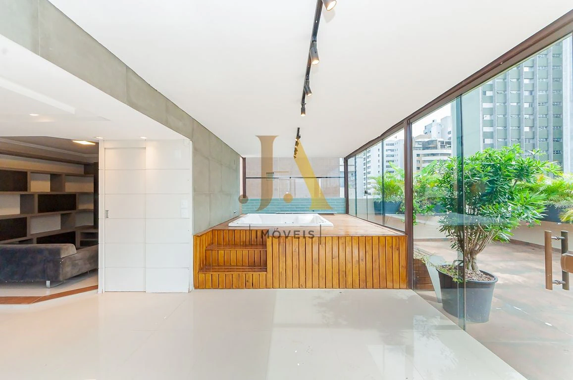Furnished apartment, 210 m², with a glass-enclosed balcony — photo 16