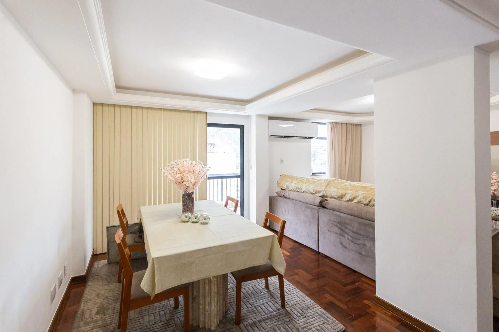 4-bedroom apartment with a mountain view in Rio de Janeiro — photo 22