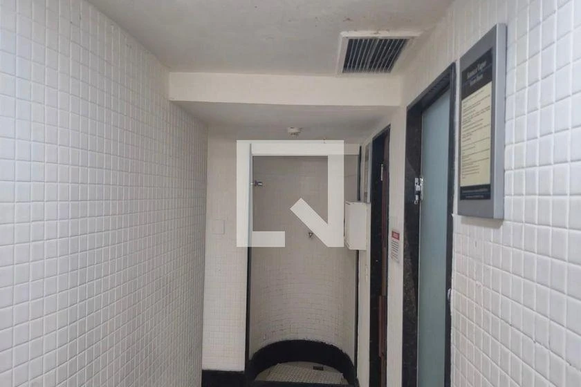Furnished 1-bedroom apartment with glass-enclosed balcony — photo 37