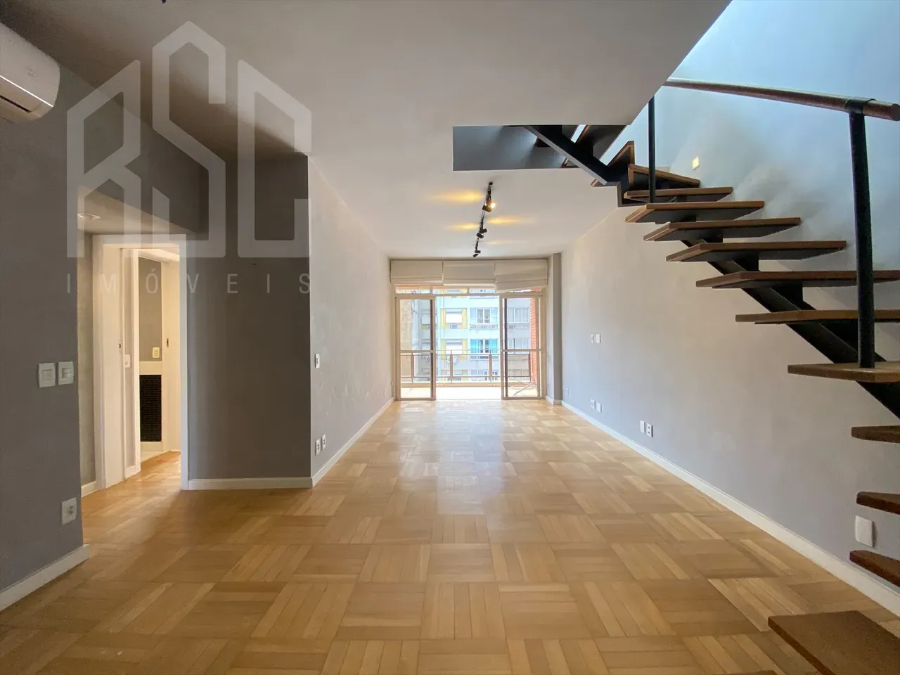 145 m² duplex penthouse with 2 bedrooms and 3 baths — photo 4