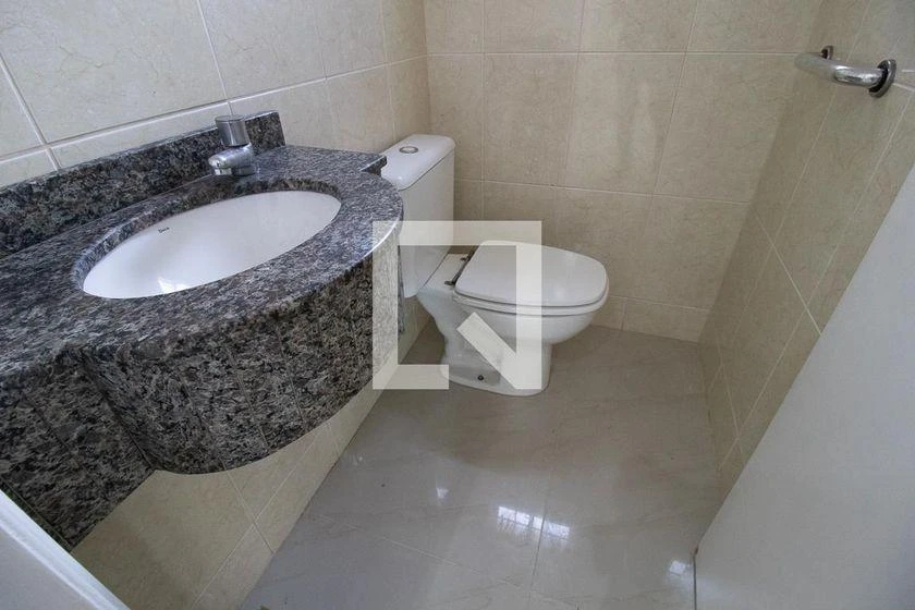 3-bedroom house with a glass-enclosed balcony — photo 31