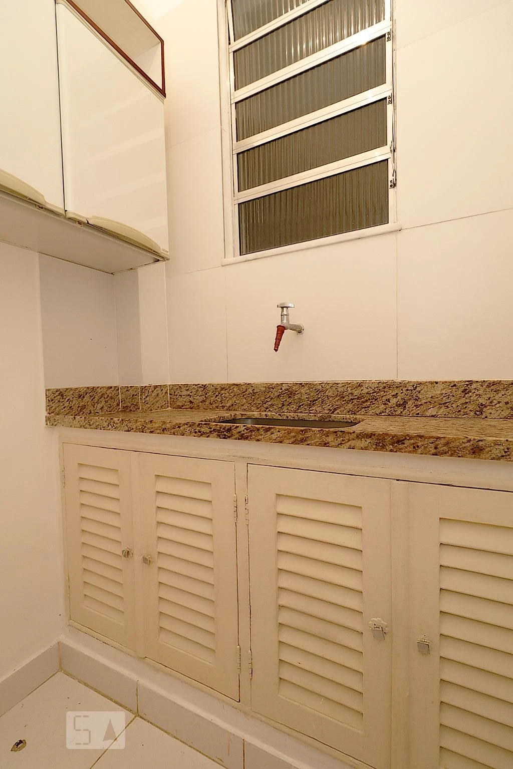 1 quarto e piso de madeira ou laminado: apartamento de 43 m²