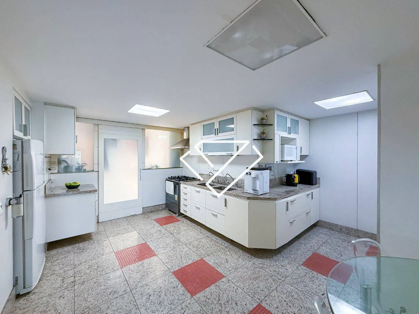 Furnished apartment with 4 en-suites and 258 m² — photo 20
