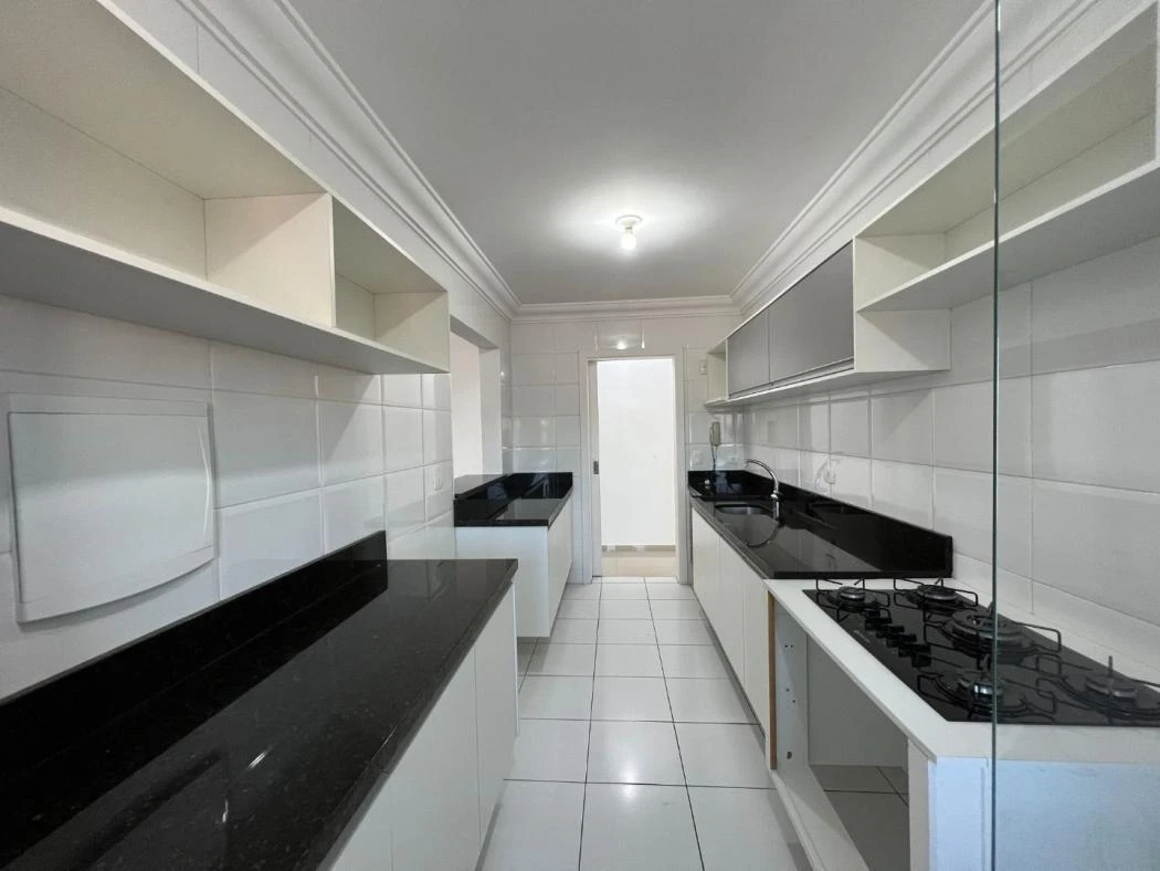 Balcony with a grill in a 3-bedroom apartment, 82 m² — photo 2