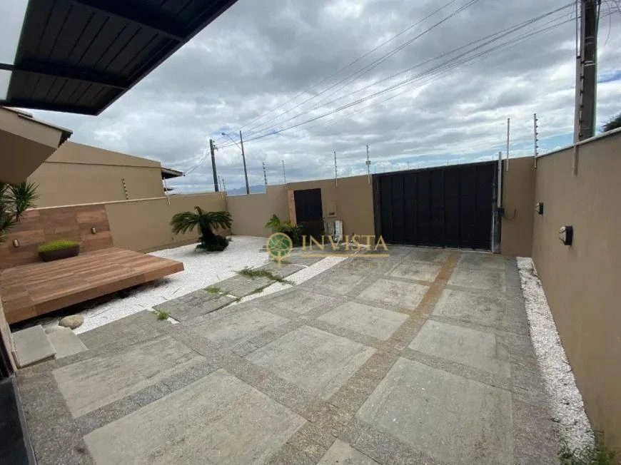 Casa residencial con 4 dormitorios y 5 baños — photo 4