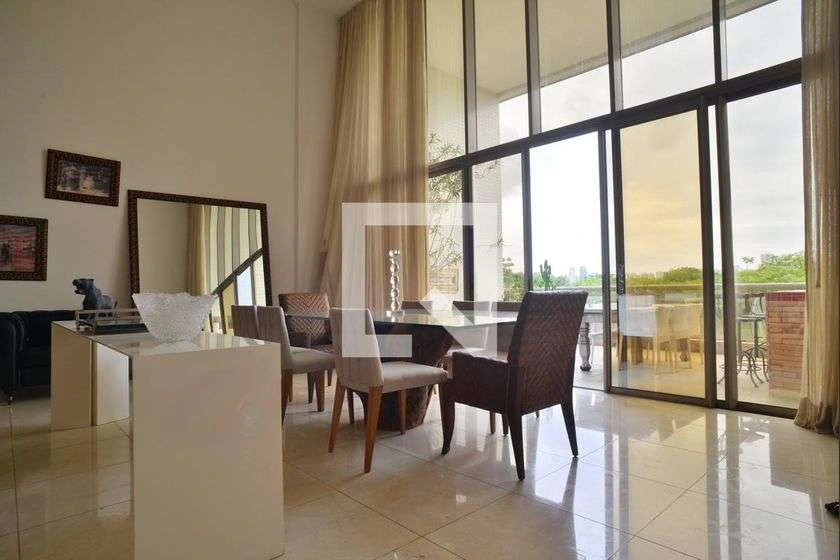 4-bedroom apartment with enclosed glass balcony — photo 8