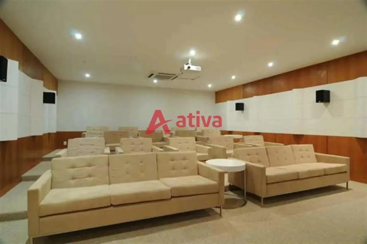 4-bedroom apartment with a glass-enclosed balcony — photo 34