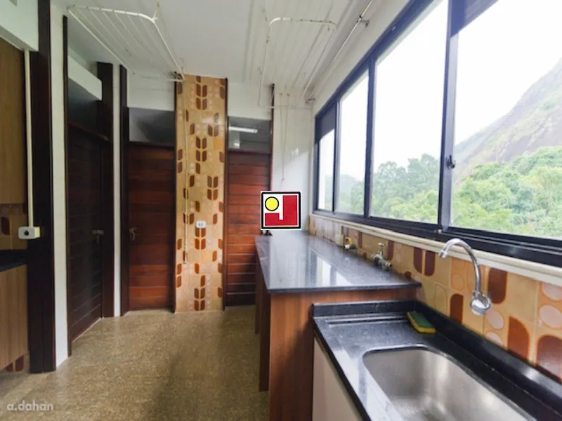 4-bedroom apartment with a glass-enclosed balcony — photo 38