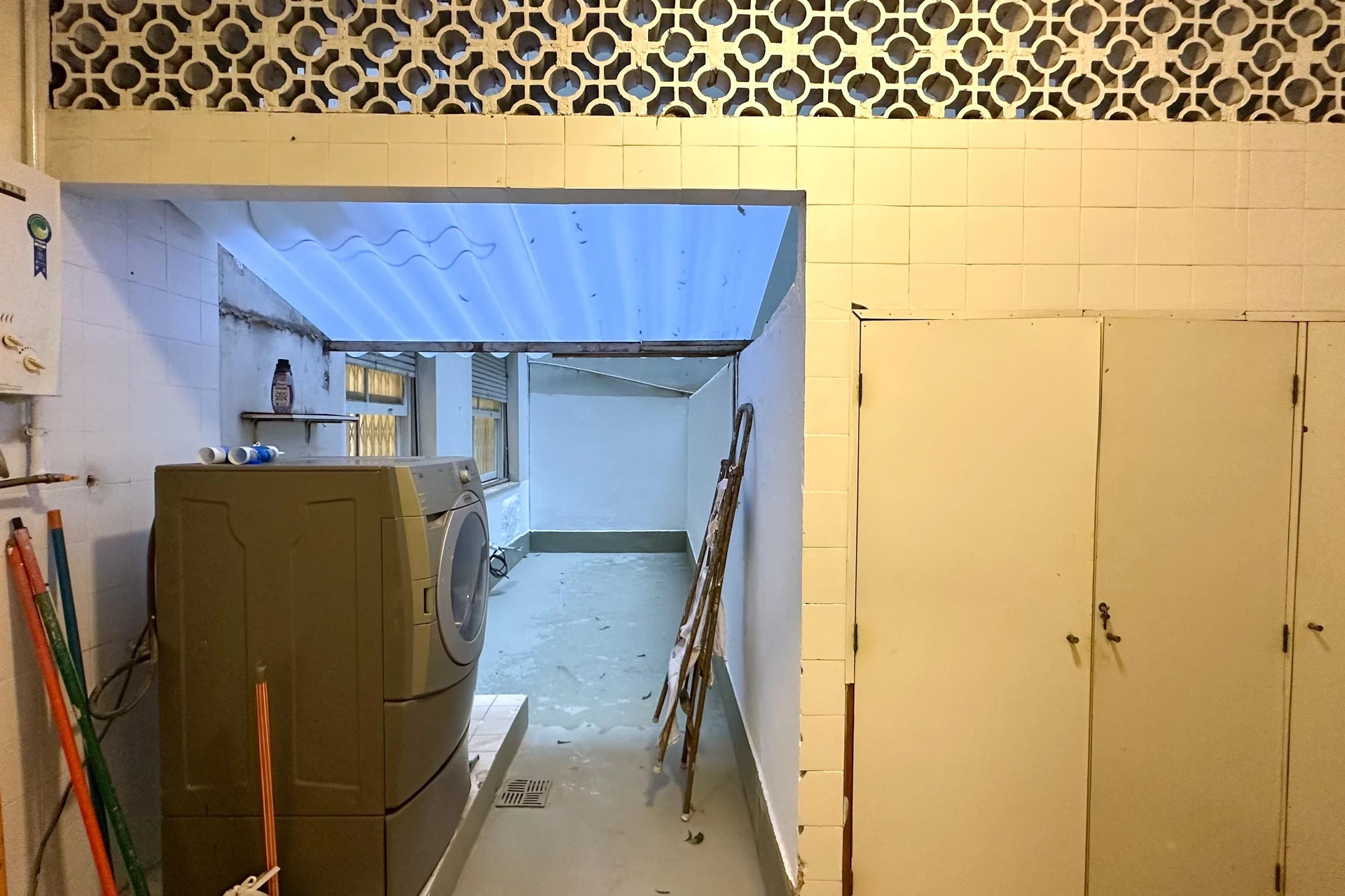 Washing machine in a 4-bedroom apartment, 168 m² — photo 26