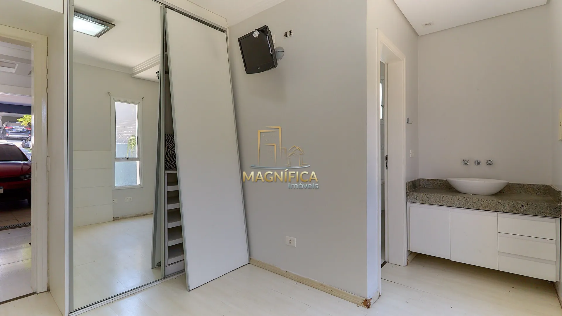 House with 4 bedrooms and 3 en-suite suites, 4 parking spaces — photo 14