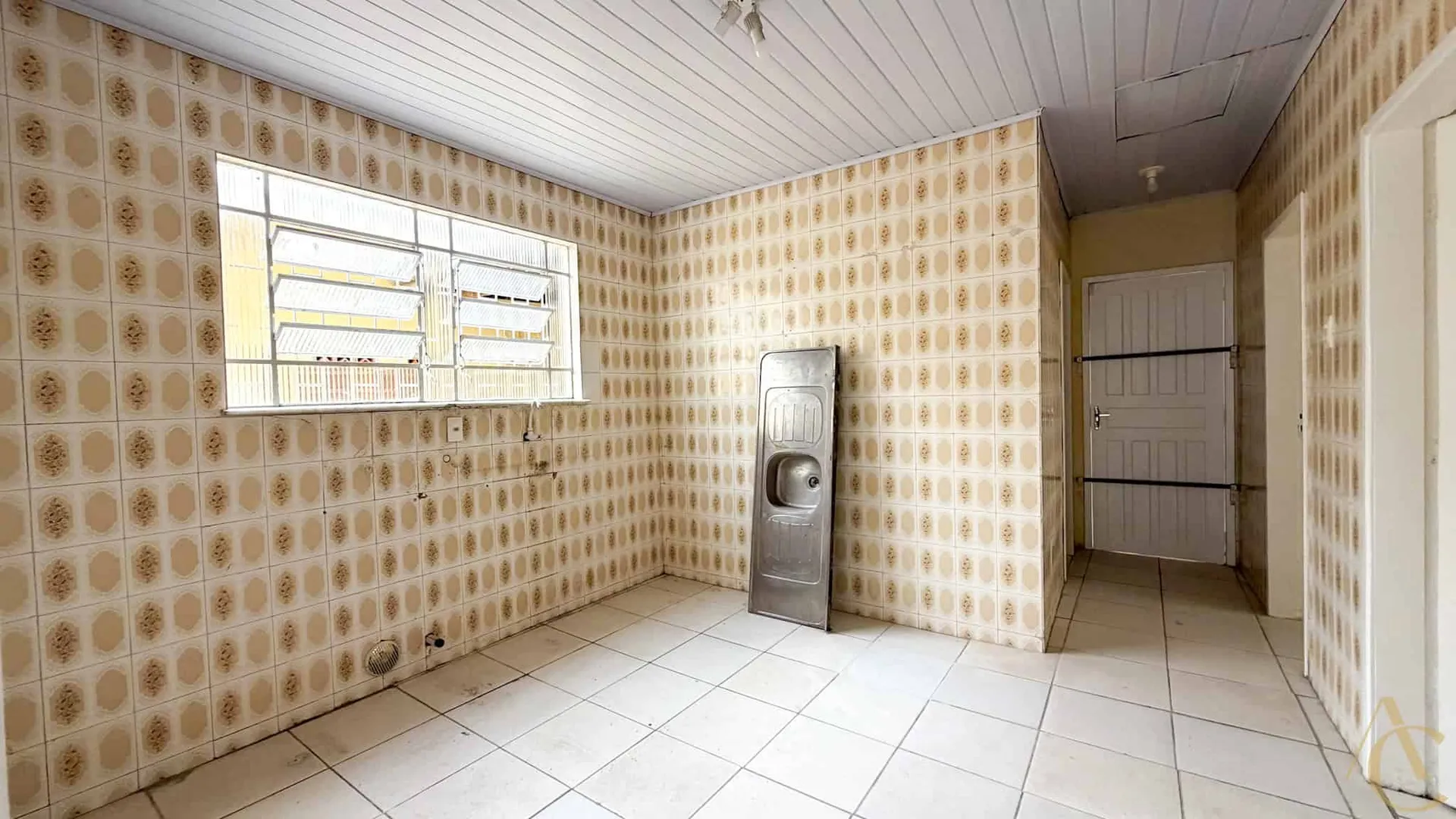 Casa residencial com 4 quartos e 1 banheiro, 263 m² — photo 3
