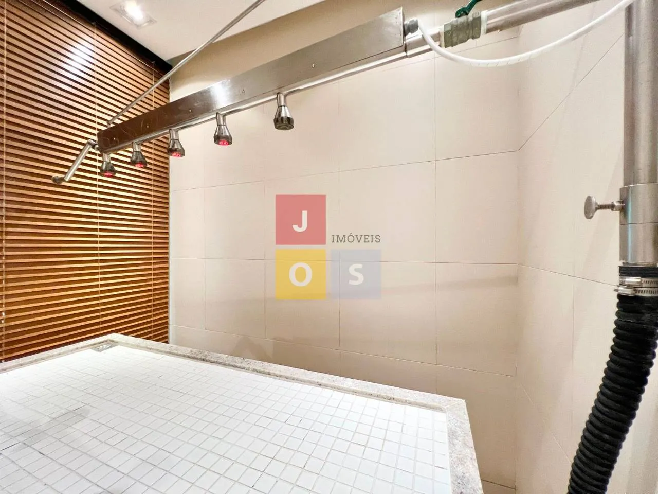 Furnished 4-bedroom suite apartment with 156 m² — photo 36