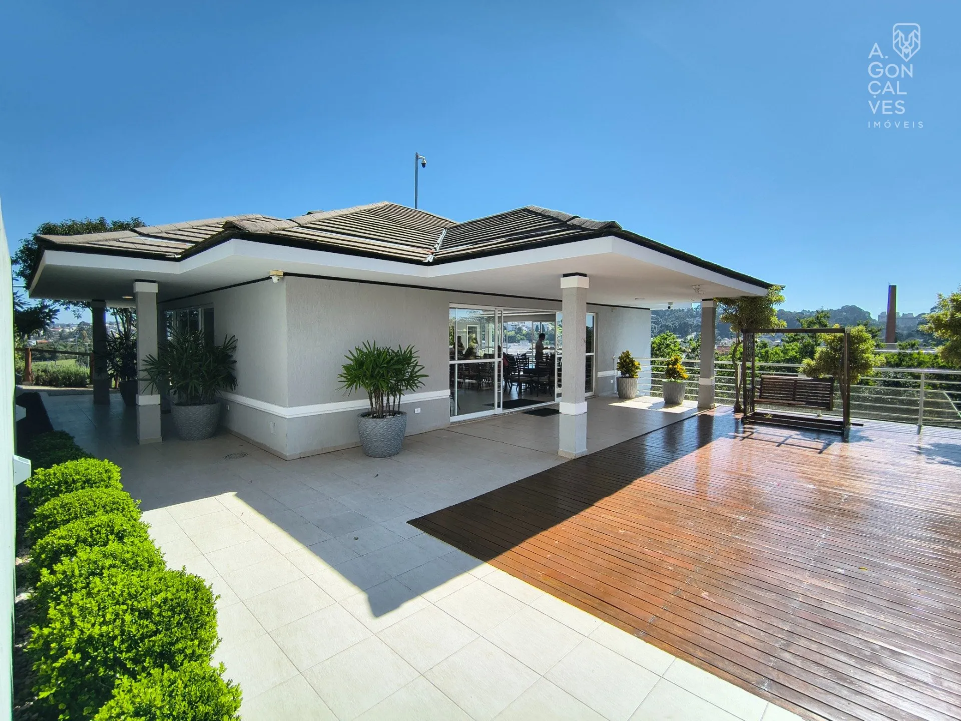 House with 3 suites and 2 parking spaces — photo 33