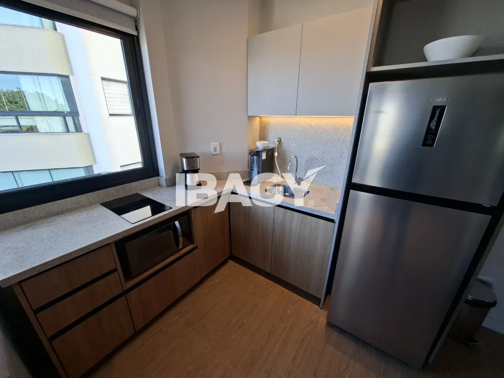 Studio with a glassed-in balcony and open-plan kitchen — photo 139