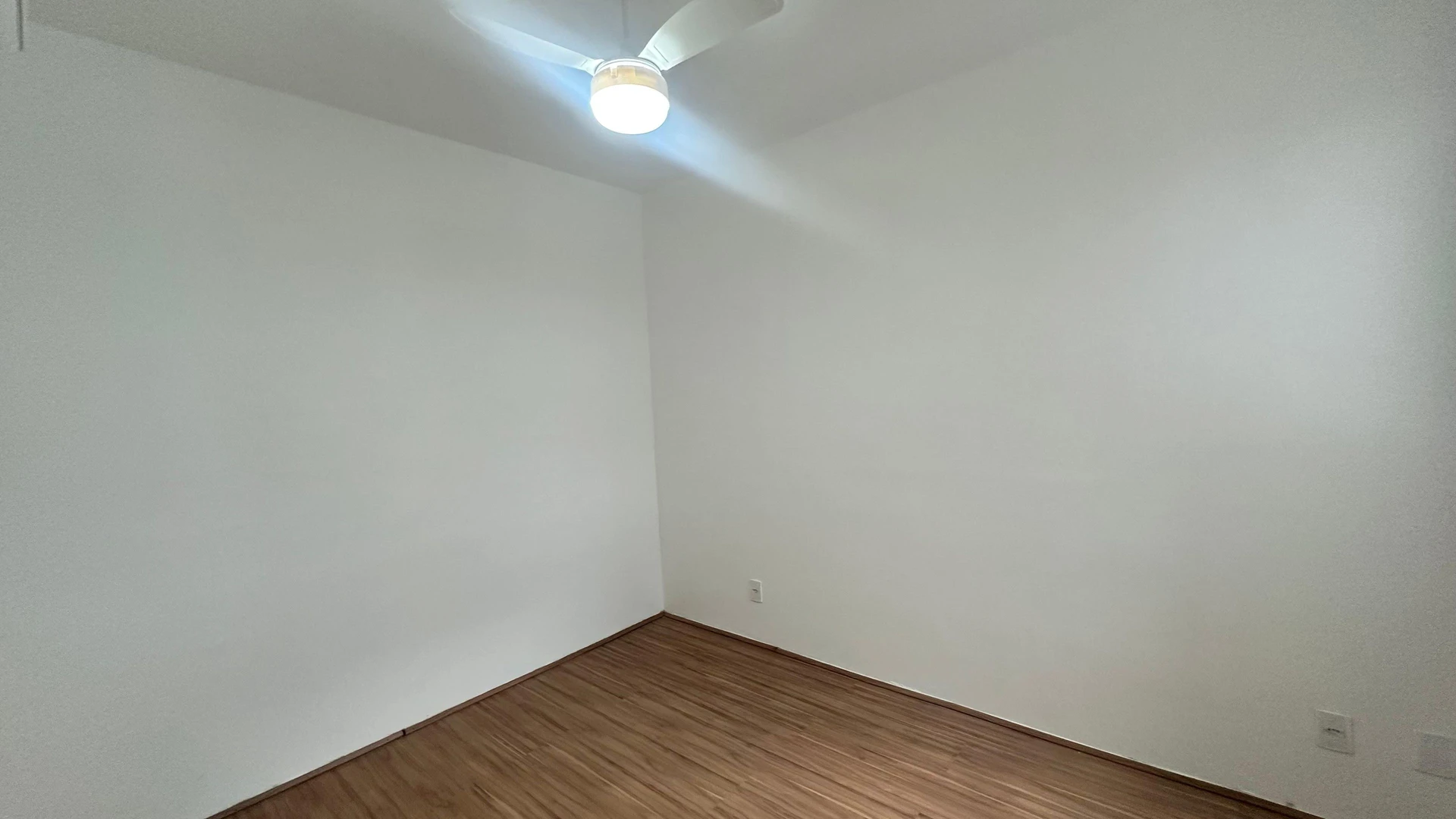 2-bedroom apartment in a building with a gym — photo 16