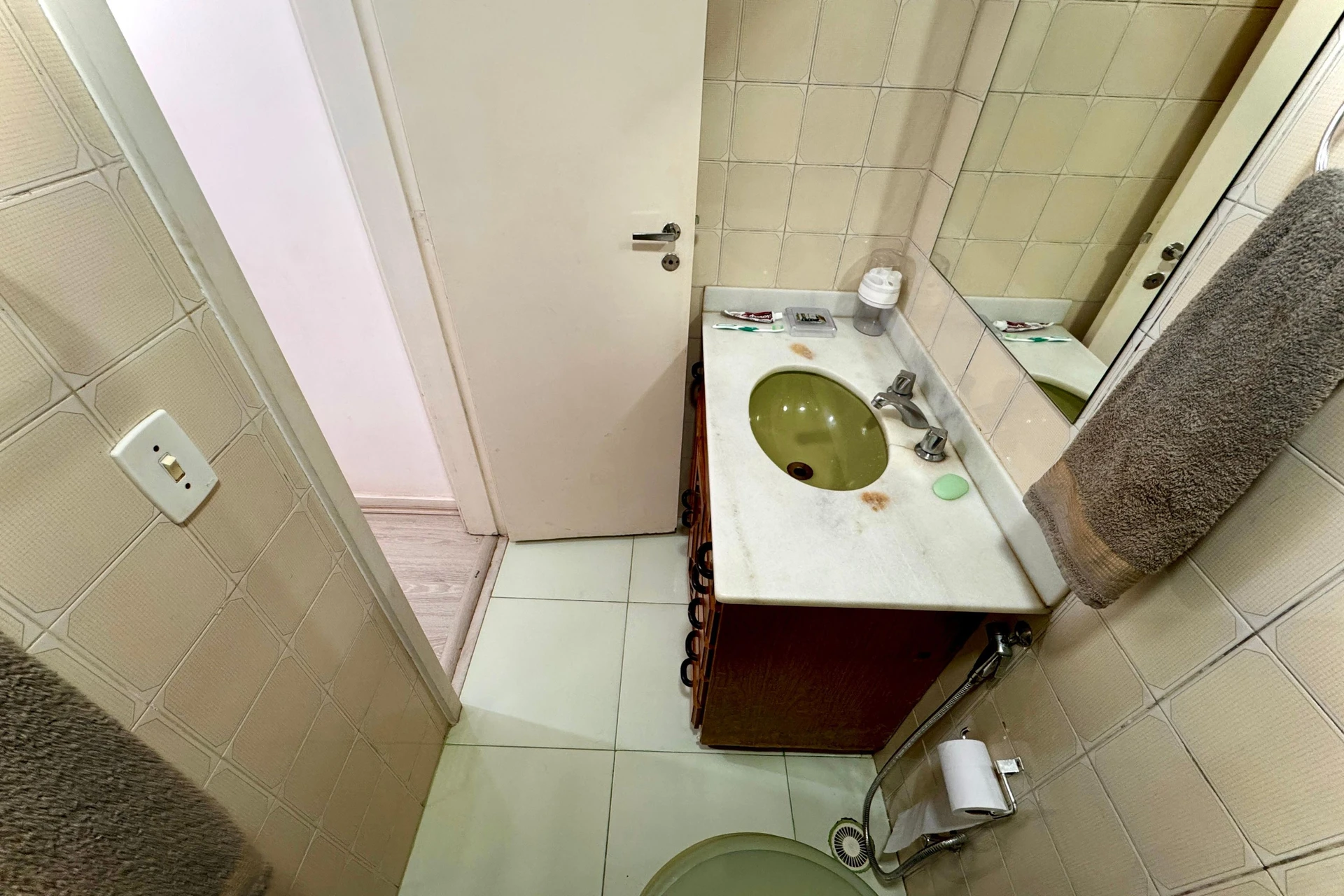 Furnished apartment, 96 m², with a glass-enclosed balcony — photo 29