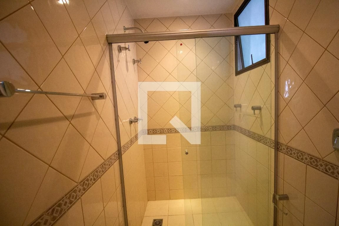3-bedroom apartment with enclosed kitchen and private garden — photo 32