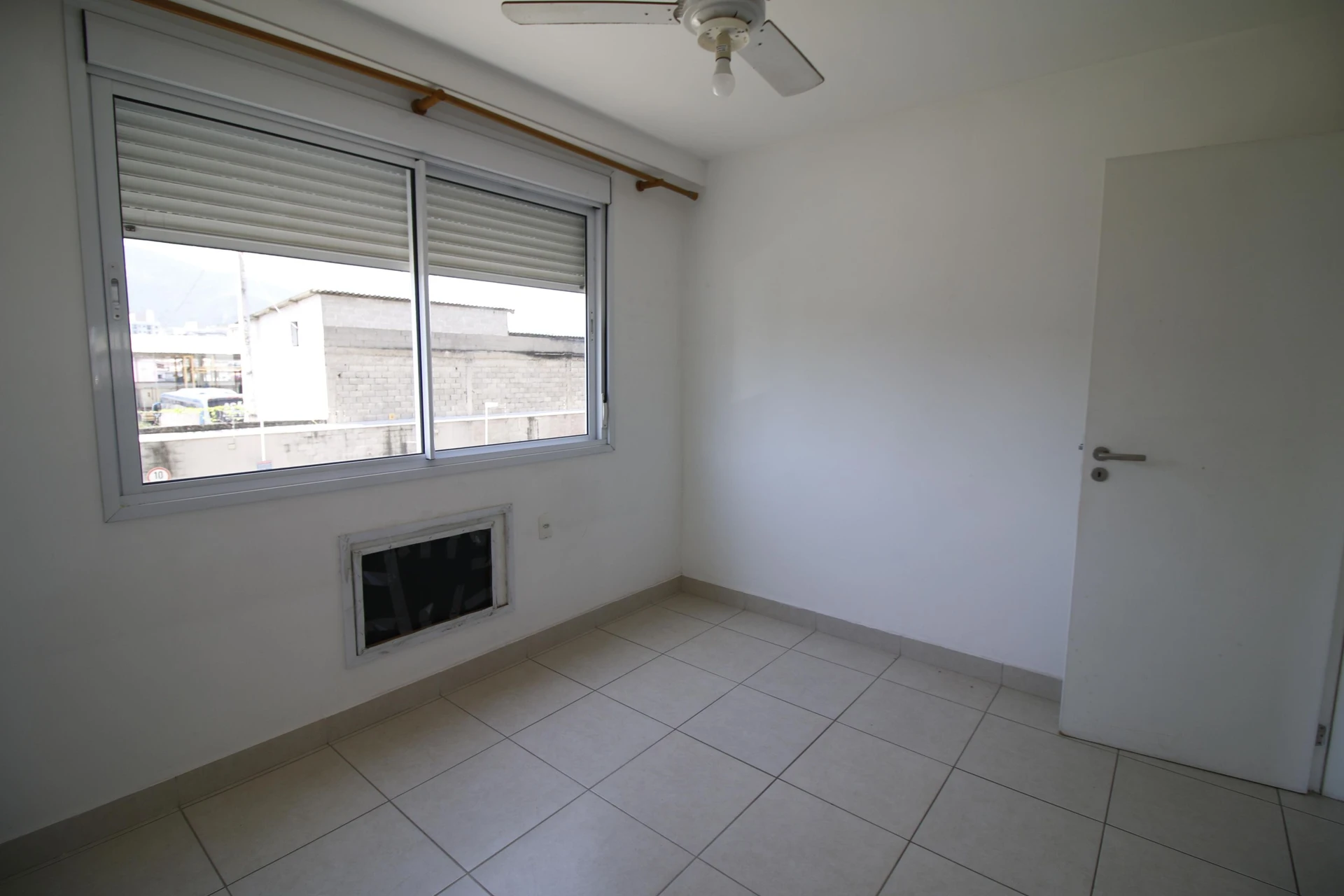 3-bedroom apartment in a building with a gym — photo 23