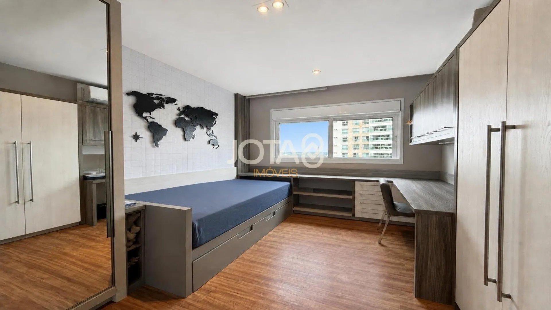 Furnished apartment, 267 m², with floor-to-ceiling windows — photo 8