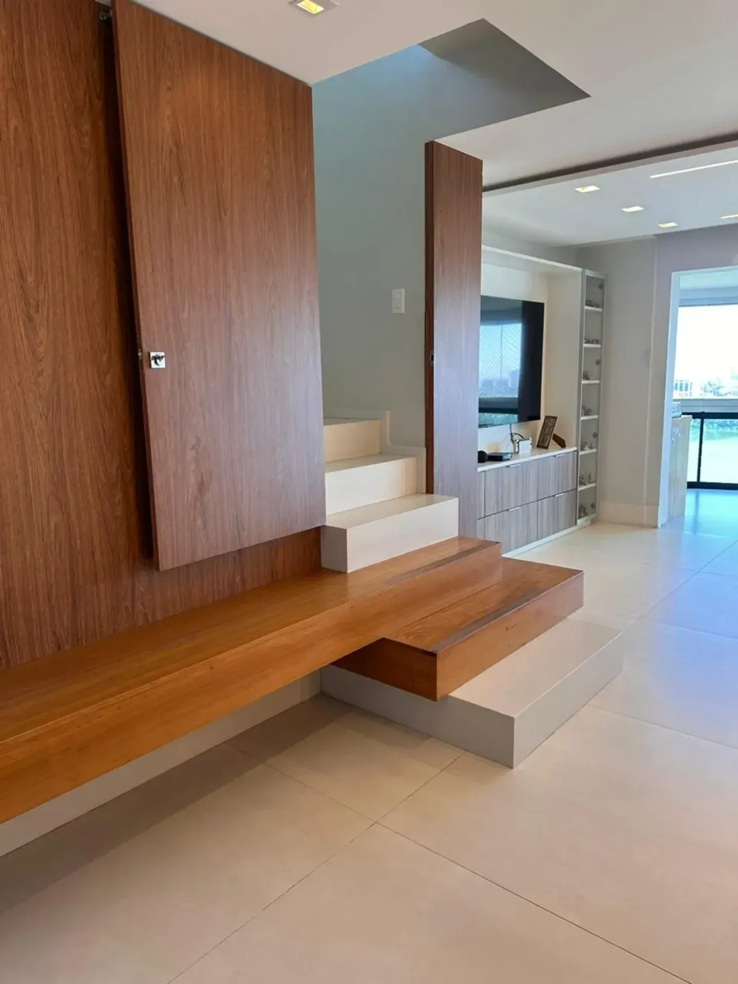 Apartment with balcony and built-in grill — photo 34