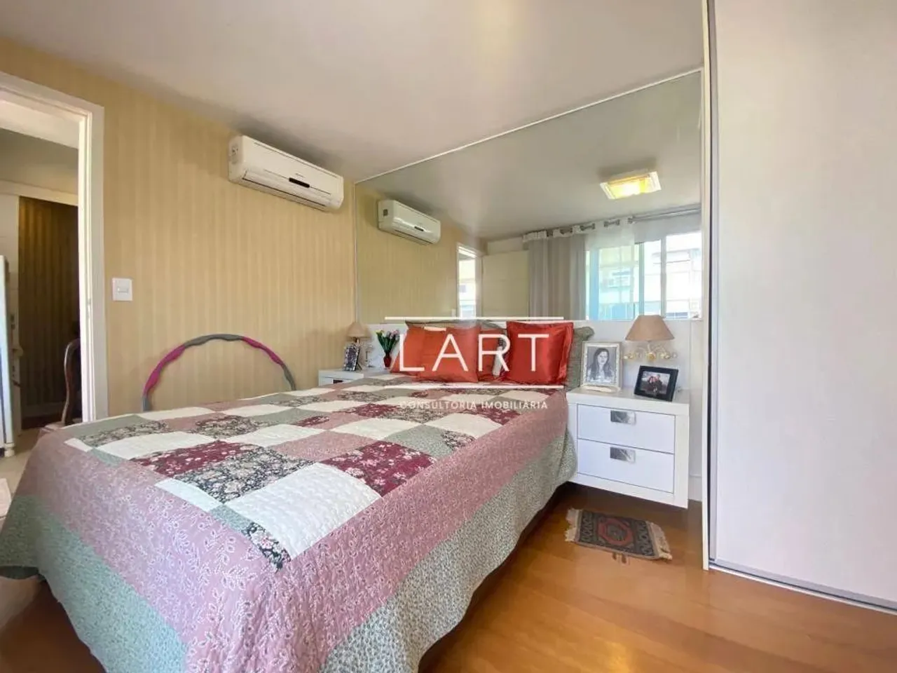 Apartamento com 4 dormitórios e 5 banheiros, 350 m² — photo 16