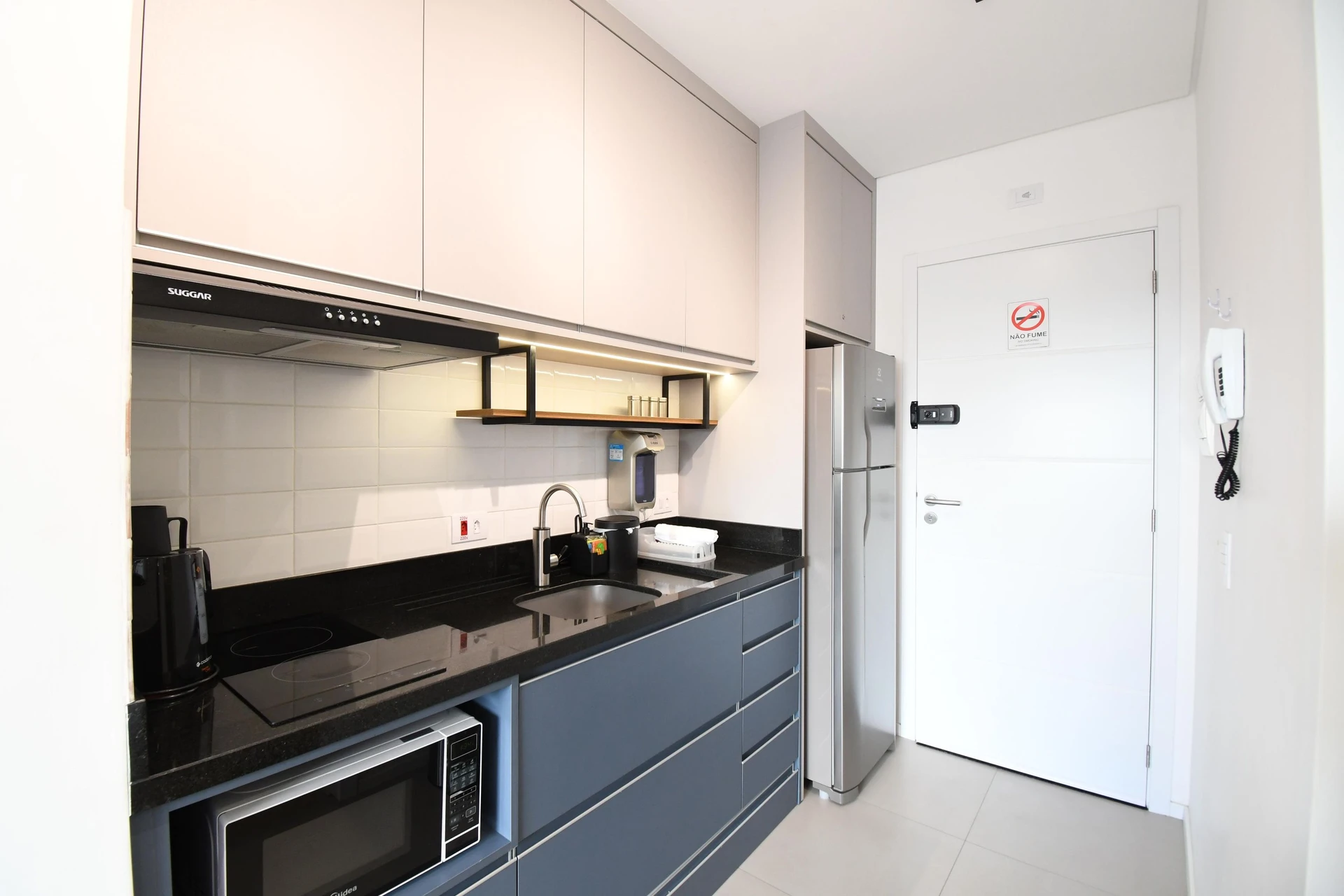 Furnished studio, 25 m², with floor-to-ceiling windows — photo 2