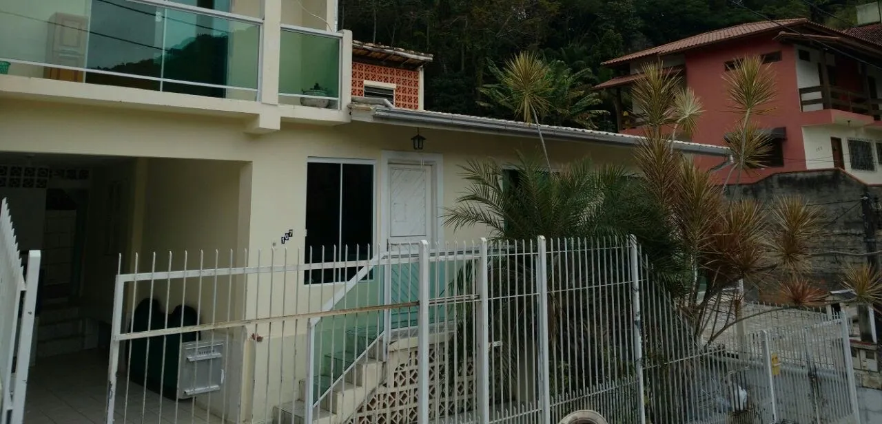 Kitnet com vaga e área compacta, 1 quarto e 1 banheiro
