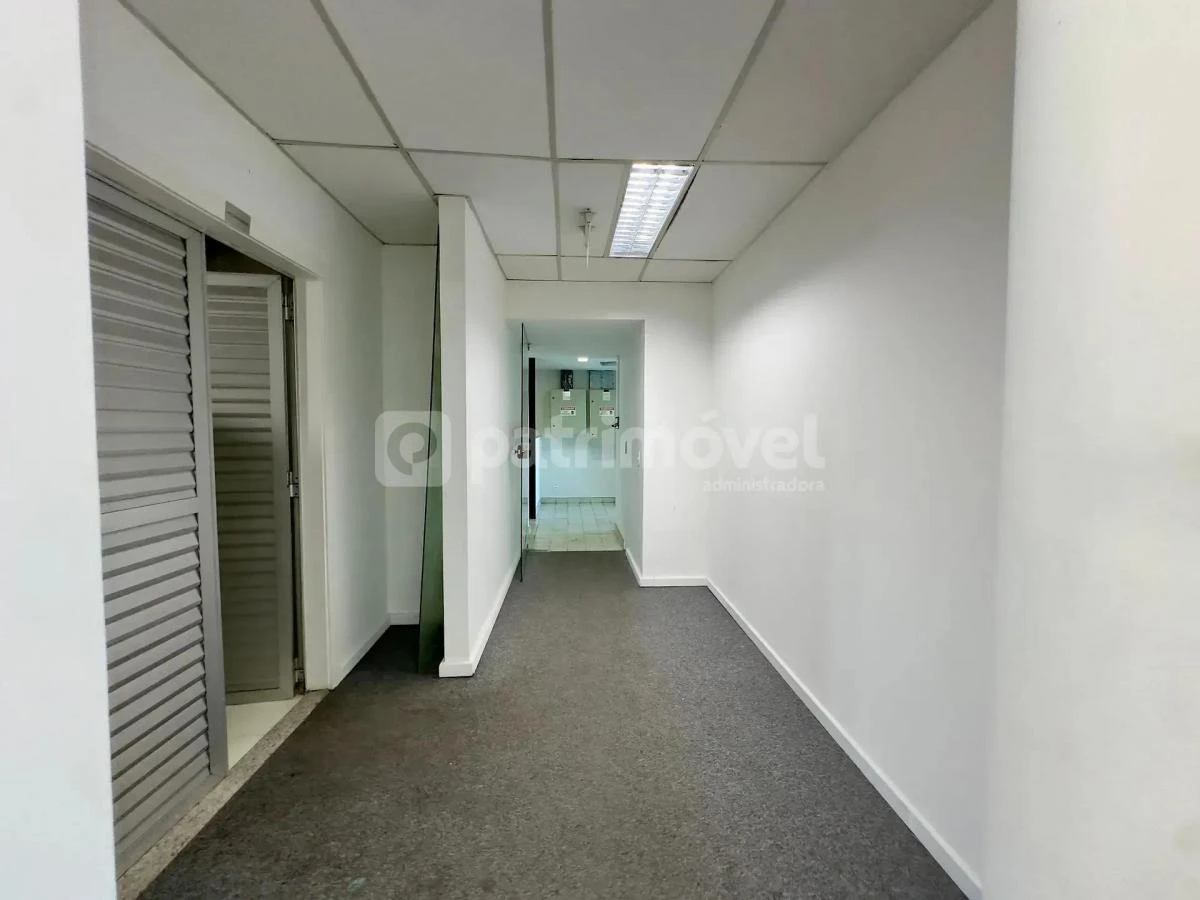 629 m² apartment with a separate kitchen and 3 bathrooms — photo 36