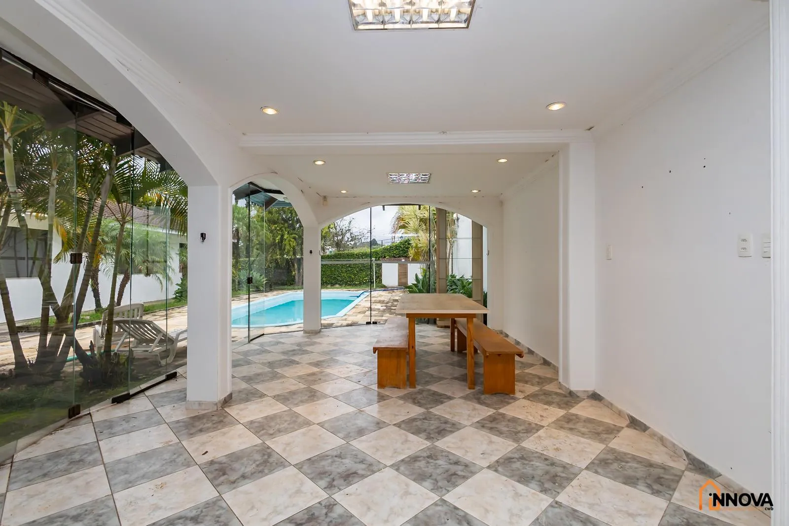 House with 5 bedrooms, 10 bathrooms, 5 parking spaces — photo 40