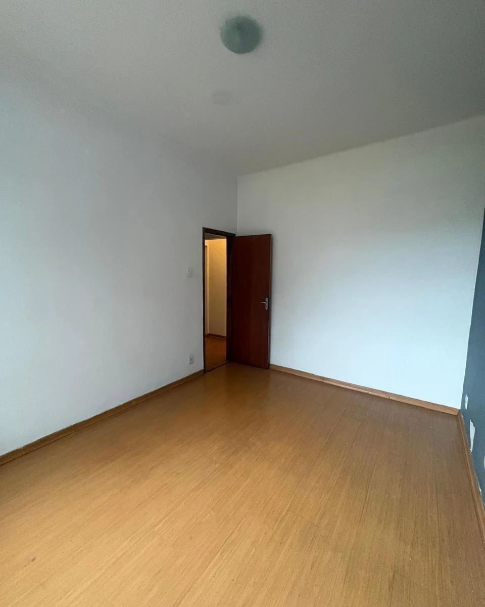 60 m² apartment with 2 bedrooms and a closed kitchen — photo 3