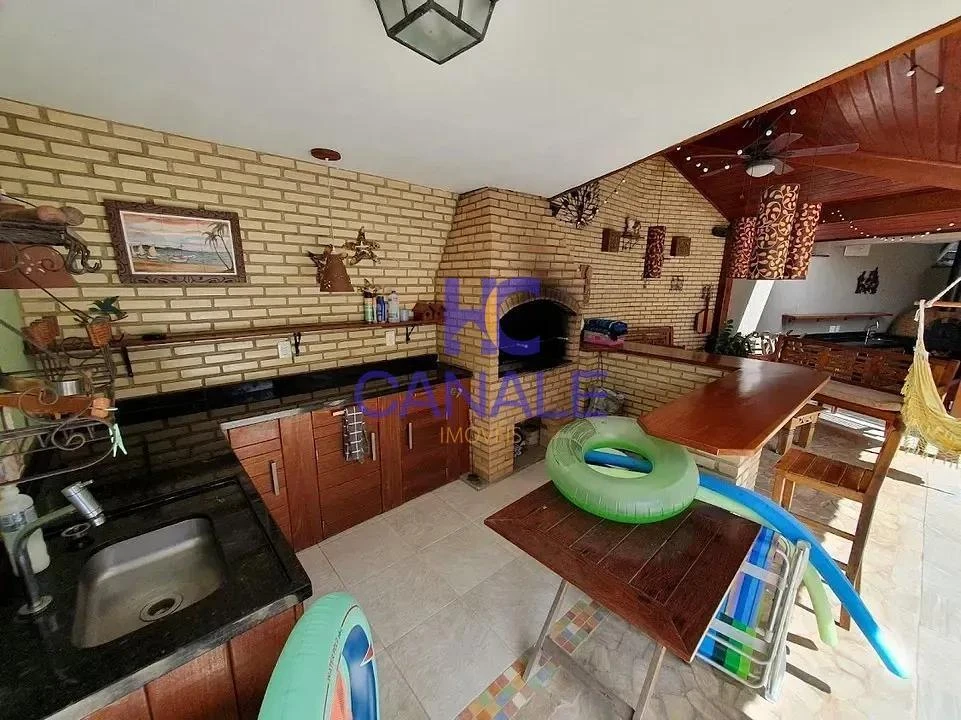 House with 5 bedrooms and mountain-view windows — photo 35