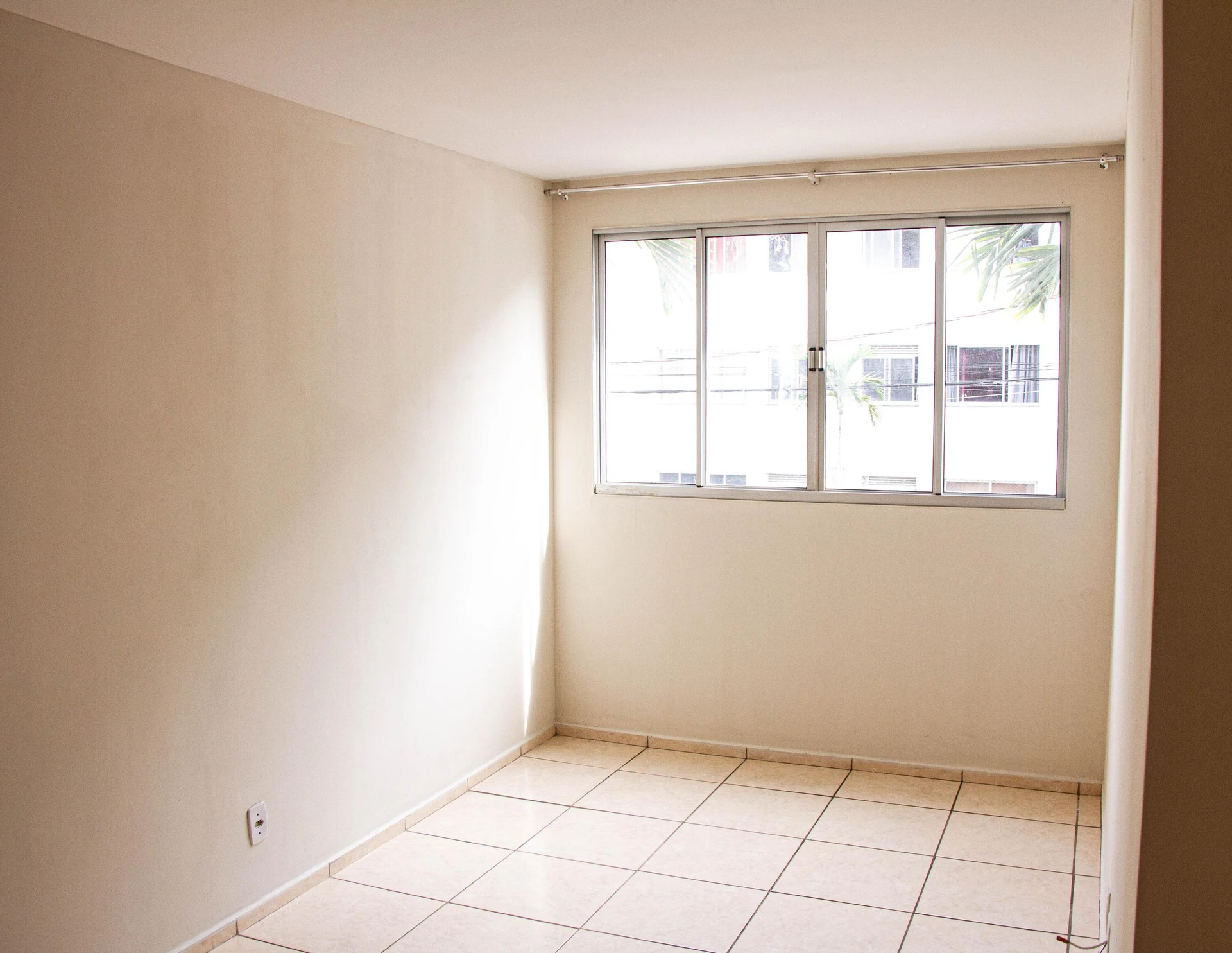 Unfurnished 2-bedroom apartment with 2 bathrooms — photo 2