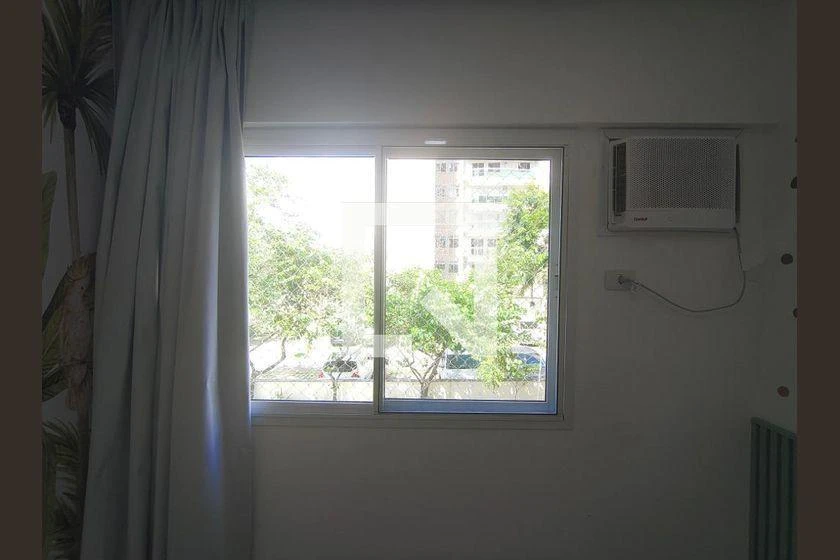 85 m² apartment with 3 bedrooms and a glass-enclosed balcony — photo 36