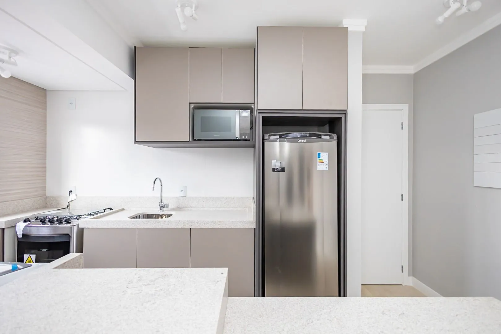 2-bedroom apartment with a washing machine in Curitiba — photo 16