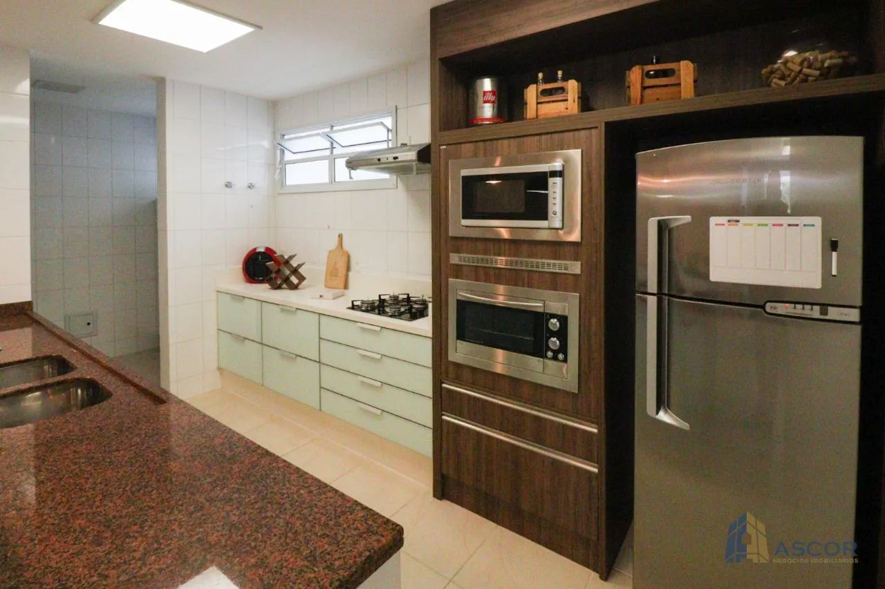 221 m² apartment with 3 en-suite bedrooms and 2 parking — photo 17