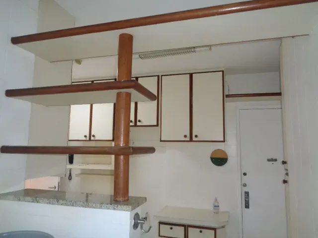 2-bedroom apartment with wood or laminate floors — photo 7
