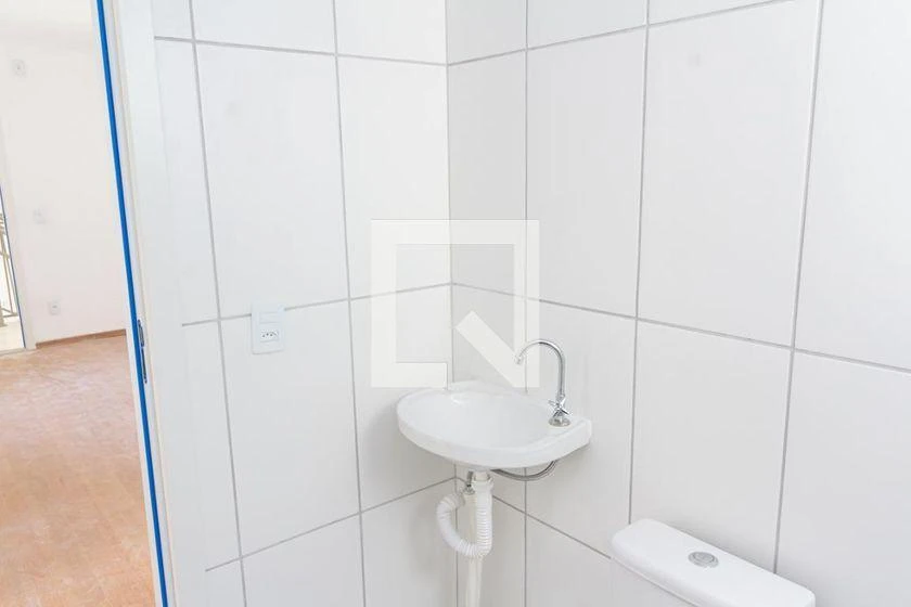 Unfurnished 2-bedroom apartment with 45 m² and wood floors — photo 37