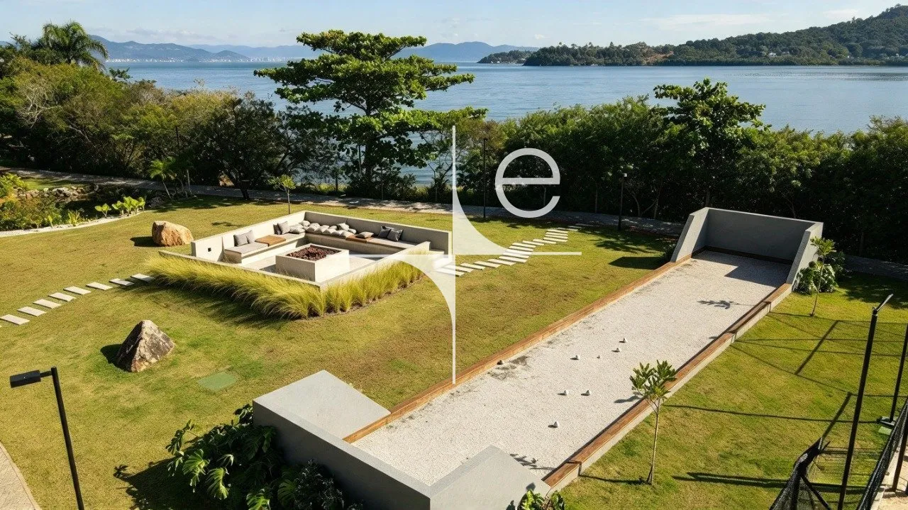 Glass-enclosed balcony in a 3-bedroom apartment, 150 m² — photo 4