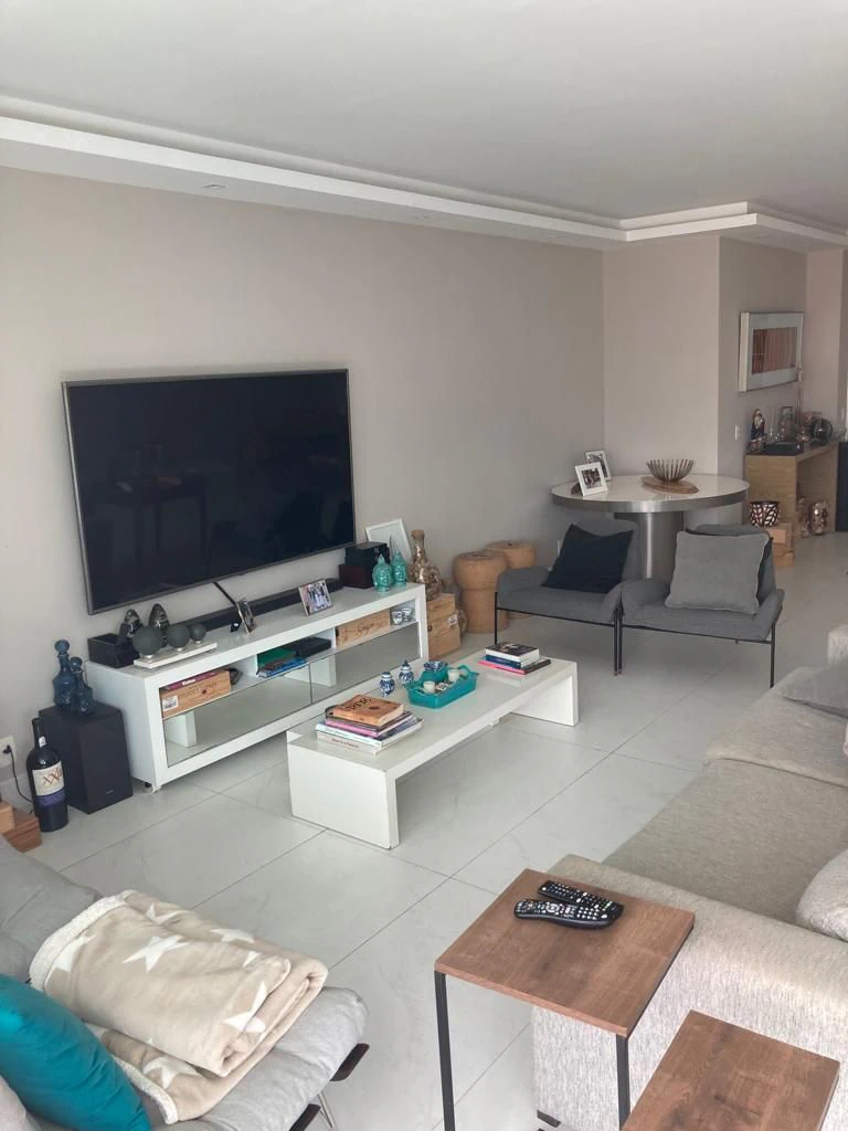 Renovated apartment with 4 suites and 292 m² — photo 11