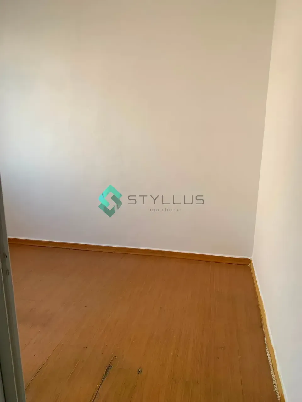 Unfurnished rental apartment with 2 bedrooms and 2 baths — photo 13