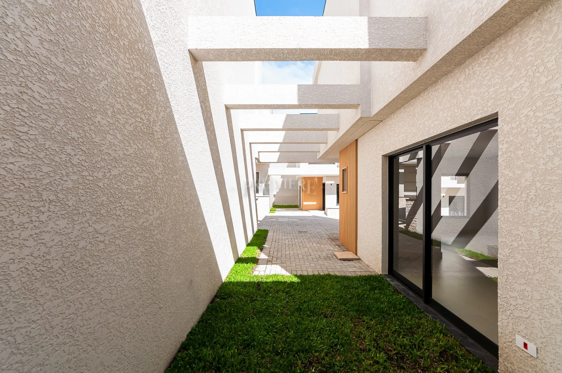 House, 97 m², with a glass-enclosed balcony — photo 32