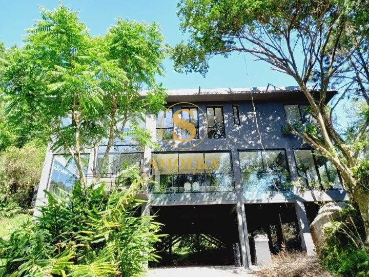 Casa en condominio con 5 dormitorios y cocina abierta