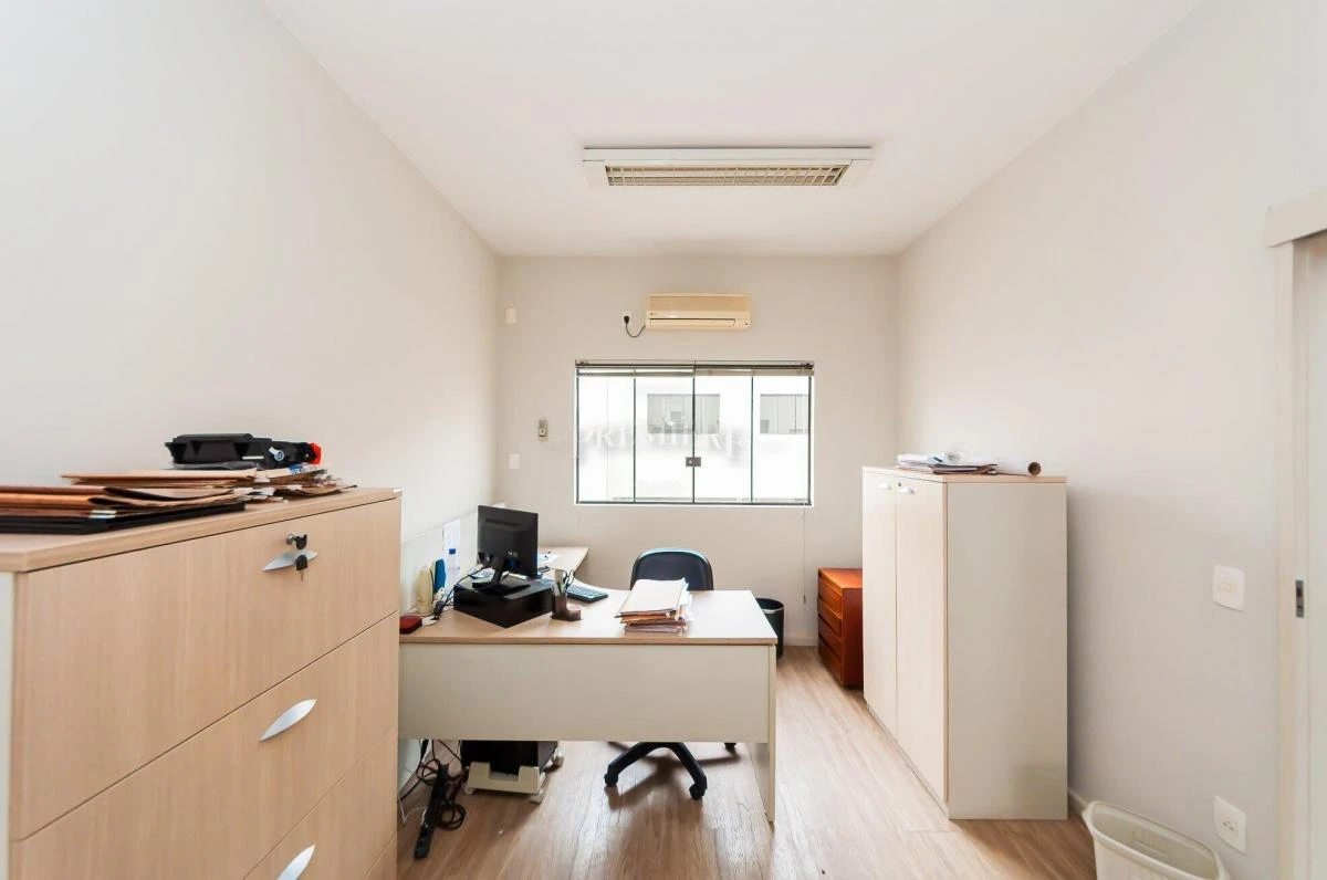 7-bedroom house with a home office — photo 17