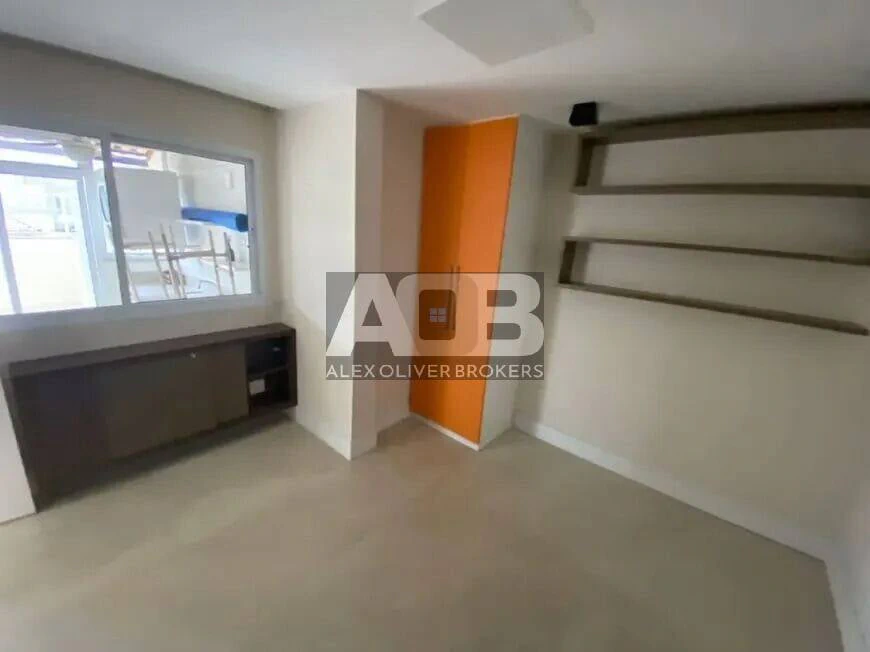 Furnished duplex penthouse with 4 bedrooms and 210 m² — photo 26