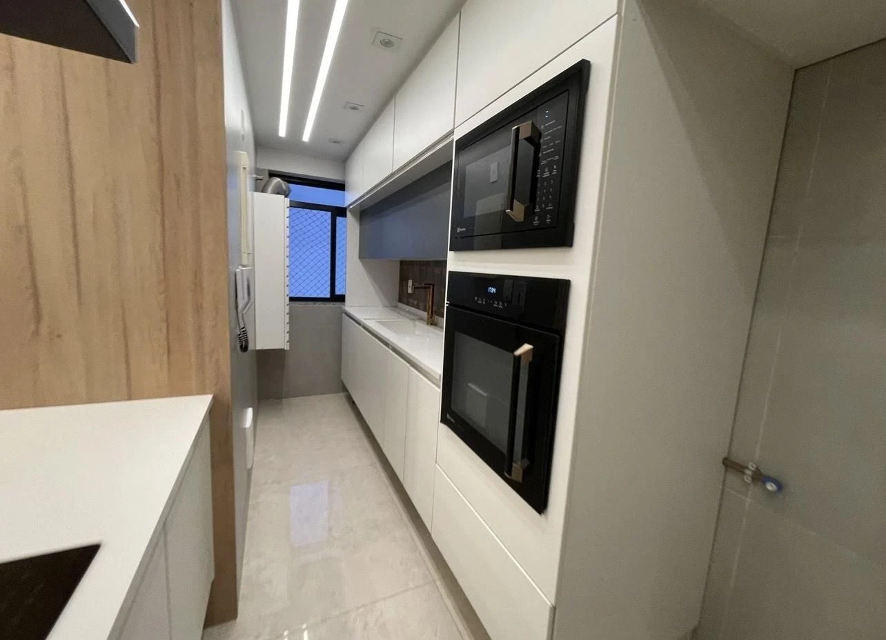 Floor-to-ceiling windows in a 3-bedroom apartment, 140 m² — photo 2