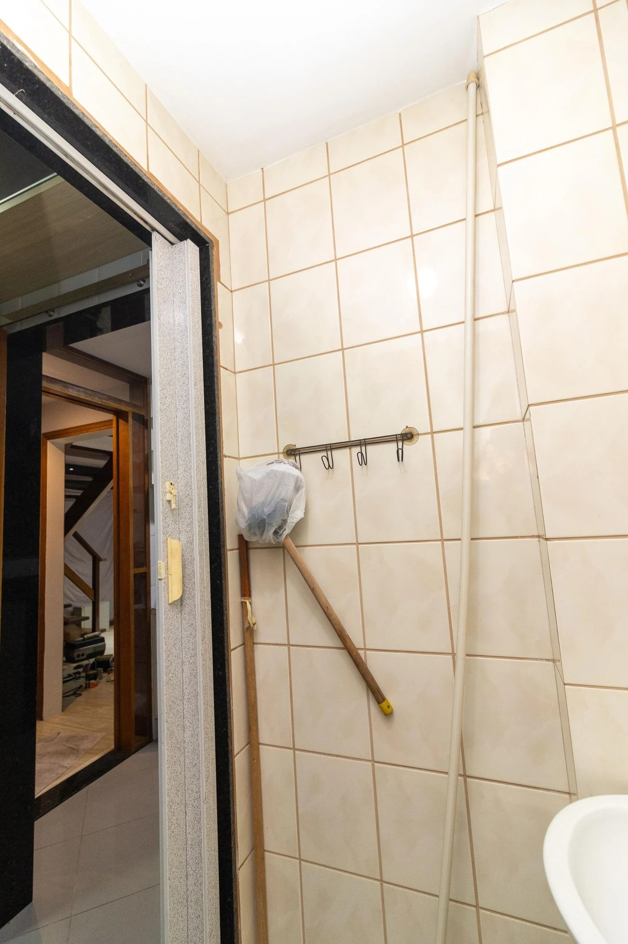 4-bedroom apartment with 2 en-suite bathrooms and garden — photo 72