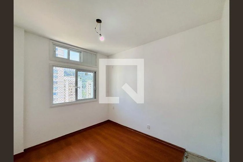 Walk-in closet in a 3-bedroom apartment, 83 m² — photo 6