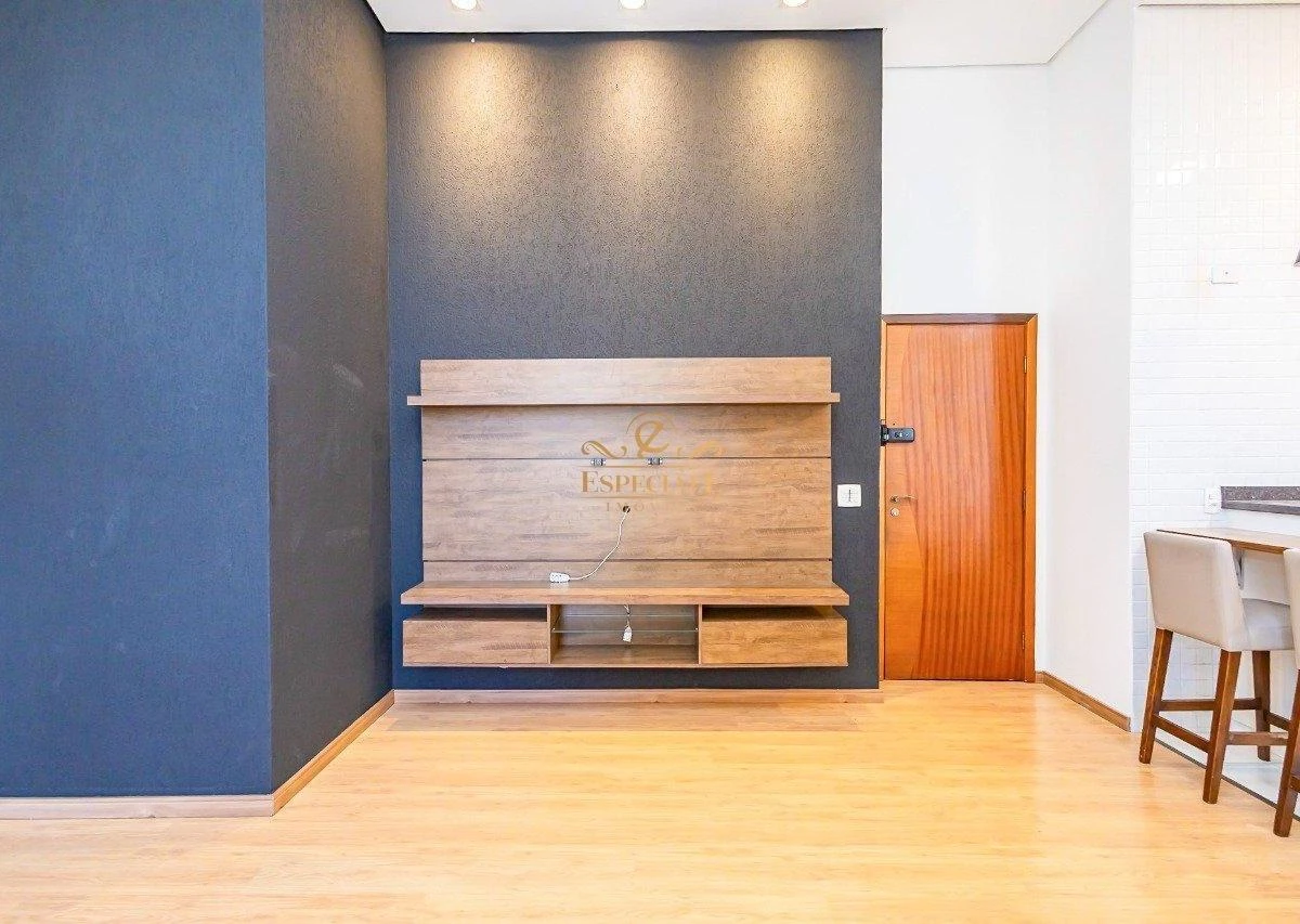 One-bedroom apartment in a building with a gym — photo 16
