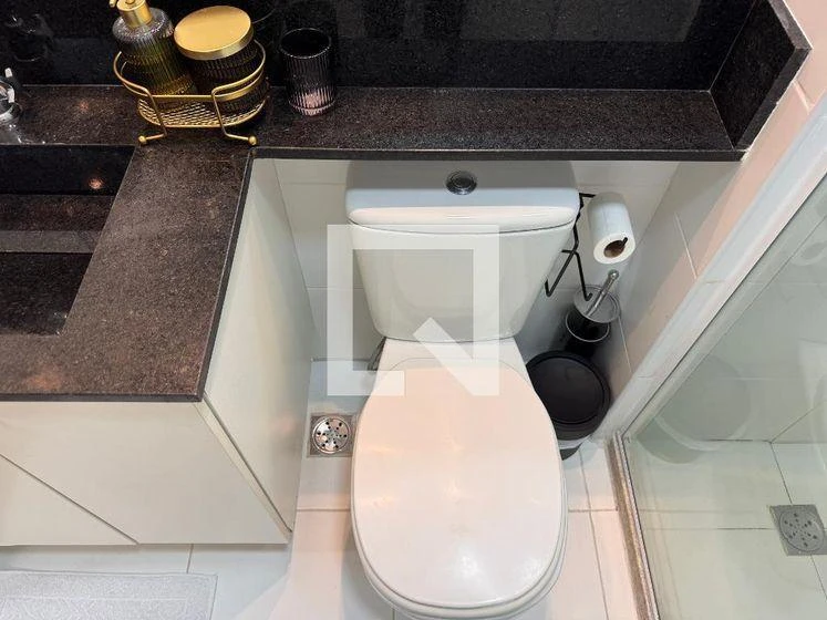 Furnished apartment, 65 m², with a glass-enclosed balcony — photo 44