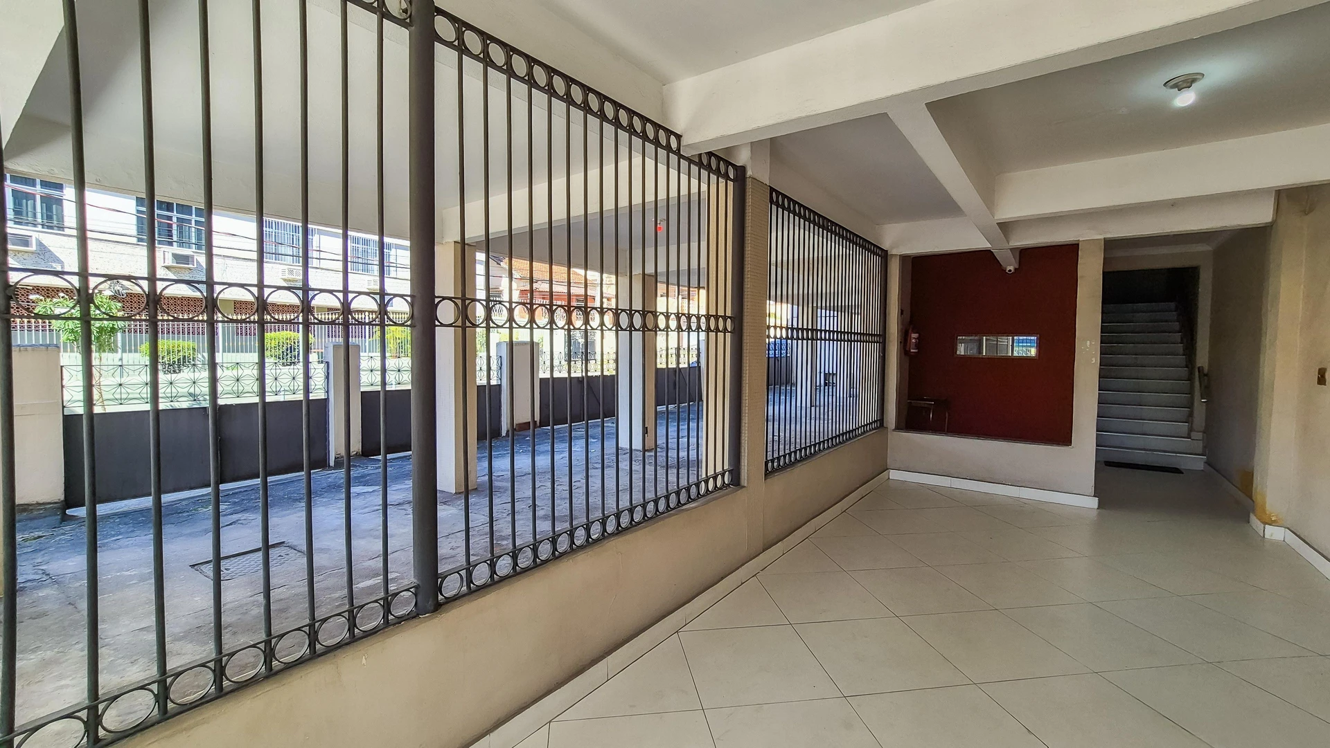 Furnished 2-bedroom apartment with 1 bathroom — photo 47